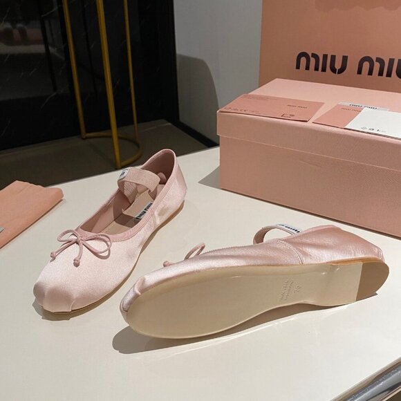 Miu Miu White Ballet Flats with Bow - Picture 6 of 9